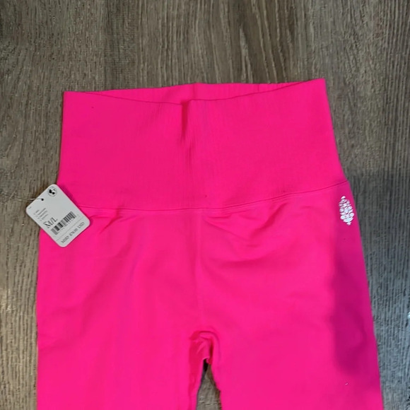Free People Movement Good Karma Barbie Core Tropical Pink 7/8 Leggings - Picture 4 of 7